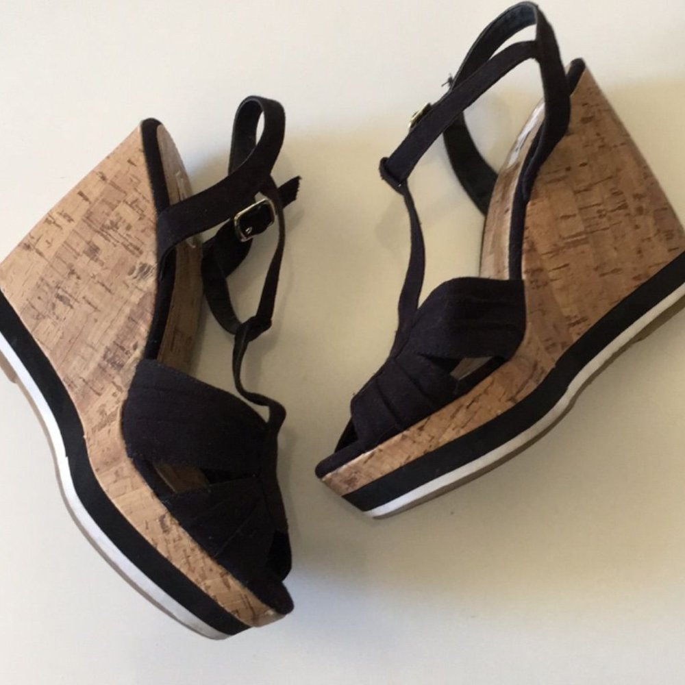 Olsenboye black wedged heels